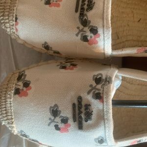 Coach Floral Espadrille Flats-New
Women’s size 8